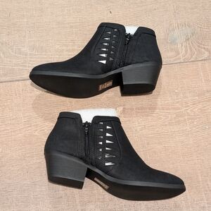 Marco Republic Oslo Black Ankle Boots with Cutout Design 6